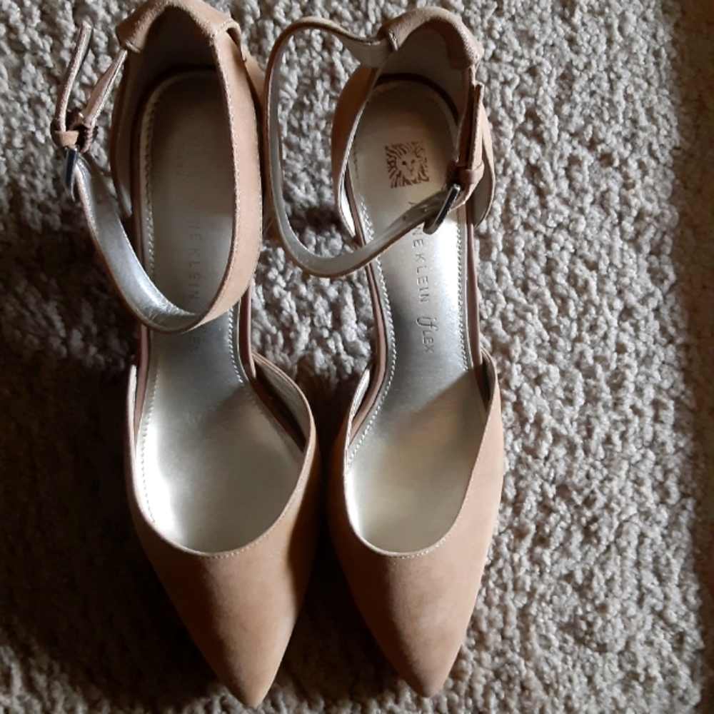 Anne Klein Tan Suede Heel Sz 10.5,3 inch  Heels